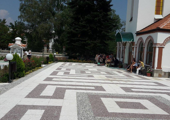 Храм успение на Пресвета Богородица Долна Баня